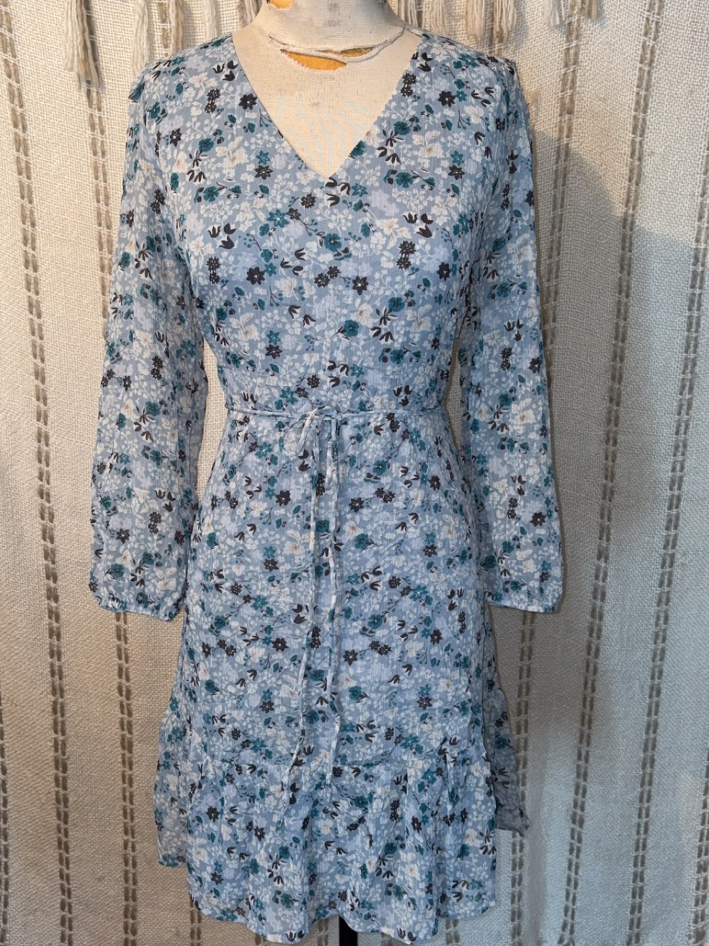 Ann Taylor Light Blue Floral V-Neck Tie-Waist Long Sleeve Dress